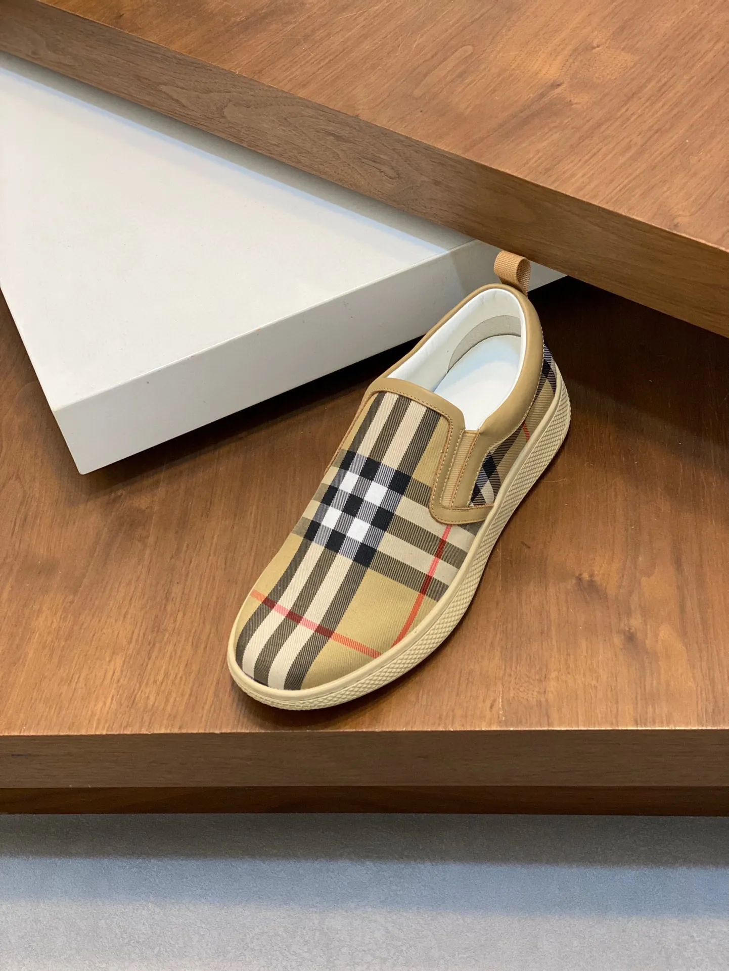 P380 [BURBERRY] Burberry - Upper: imported 🔝 brand totem cloth, - Inner lining: cowhide lining, feet; water-dyed cowhide - Outsole: ultra-light TPR rubber; two-color molded outsole - Super high quality control·Fine workmanship: highlighted (high-end, extravagance, grade) -Size: 38-44 (Male 45, can be customized)·